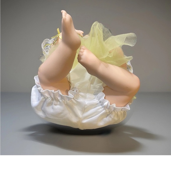 Ashton Drake 1995 Porcelain Doll Collectible “ I Wish you Happiness” Collection - Picture 5 of 5